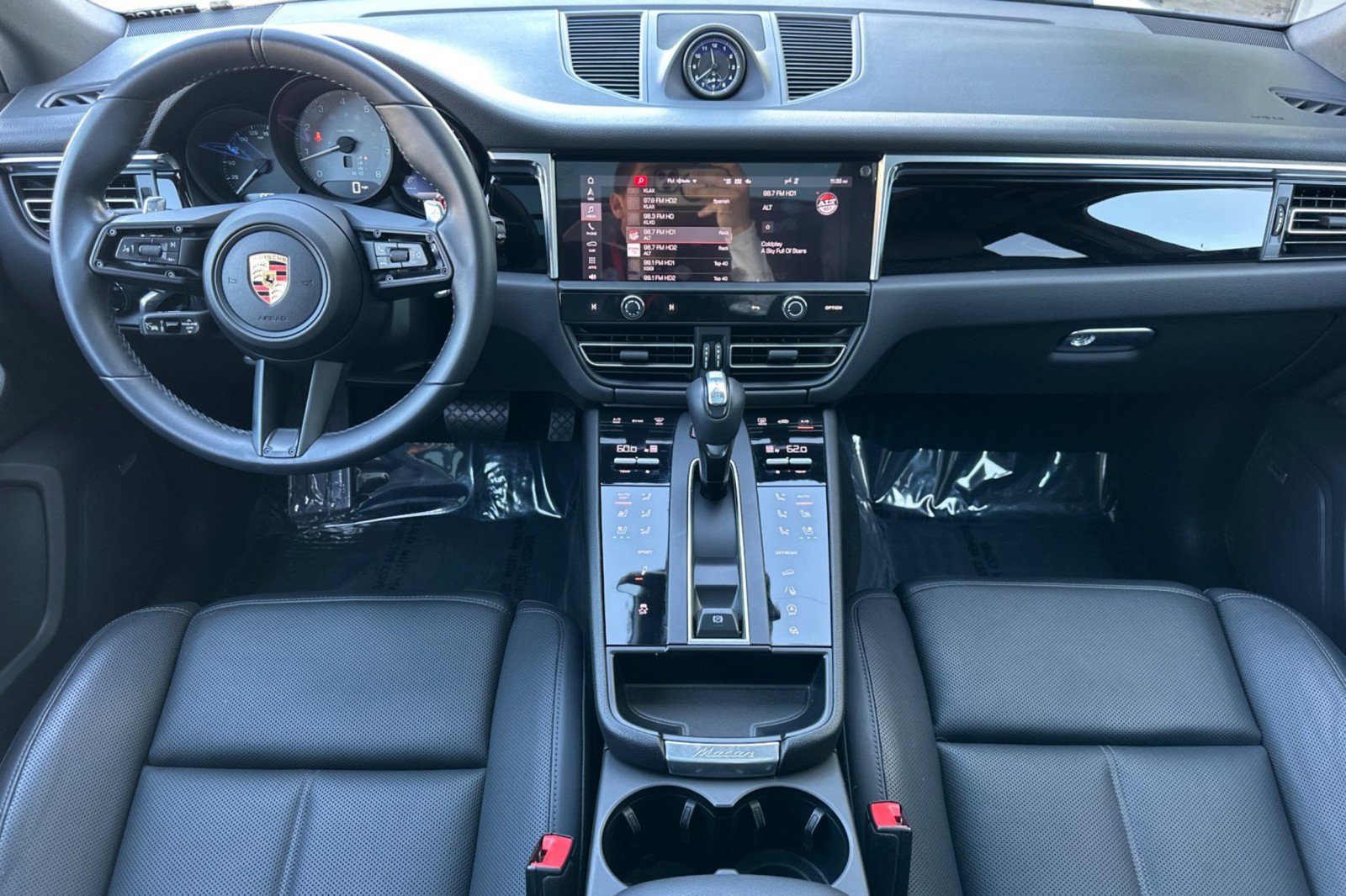 Certified 2023 Porsche Macan S AWD/4WD image 6