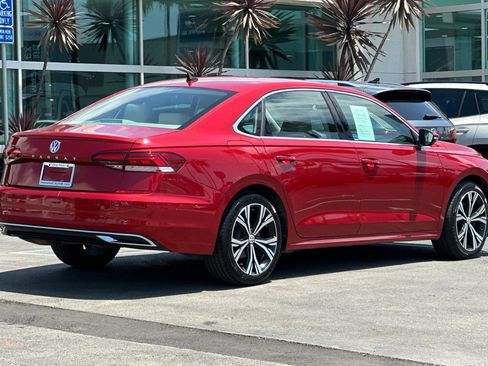 Used 2020 Volkswagen Passat 2.0T SEL FWD image 5