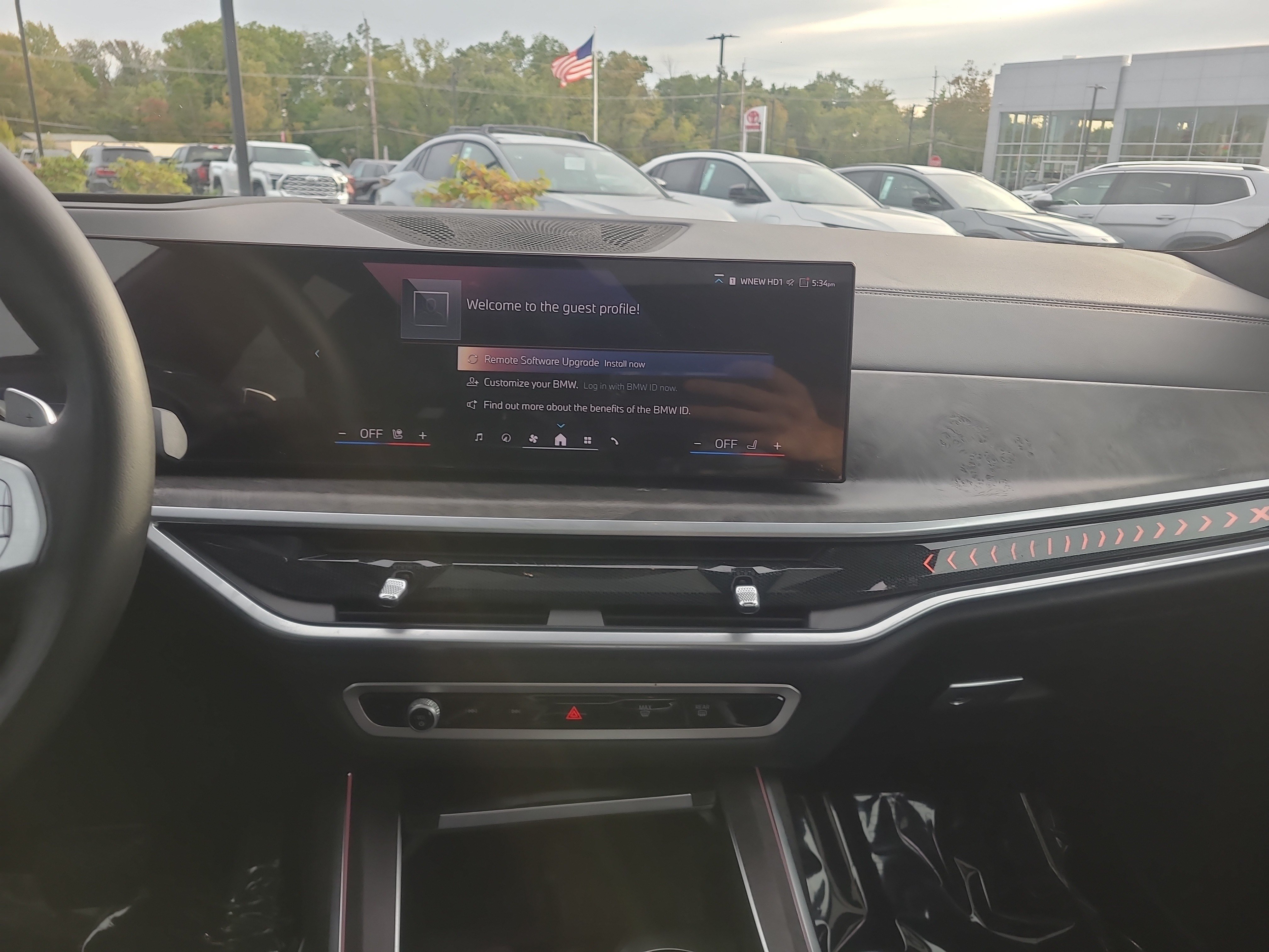Used 2024 BMW X7 xDrive40i w/ Premium Package AWD/4WD image 20