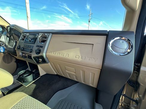 Used 2011 Ford F250 XLT w/ Chrome Pkg image 25