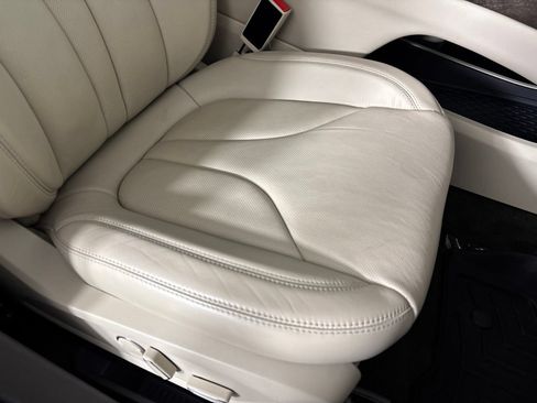 Used 2016 Lincoln MKX Reserve w/ Technology Package FWD image 31