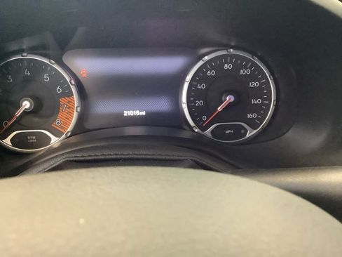 Used 2023 Jeep Renegade Latitude AWD/4WD image 10