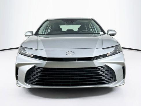 Used 2025 Toyota Camry LE FWD image 2