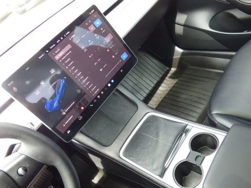 Used 2023 Tesla Model 3 Standard Range RWD image 24