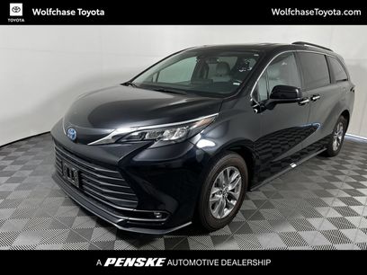 Used 2025 Toyota Sienna XLE