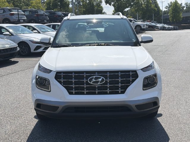 Certified 2025 Hyundai Venue SEL FWD image 2