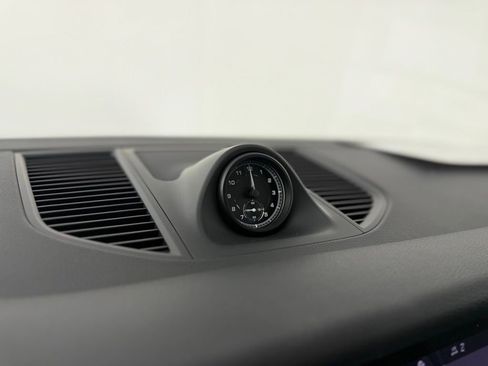 New 2026 Porsche Macan image 30