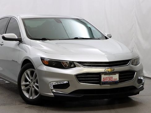 Used 2018 Chevrolet Malibu LT image 2