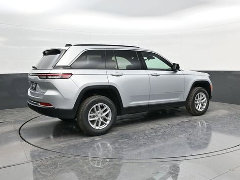 New 2025 Jeep Grand Cherokee Laredo X image 7