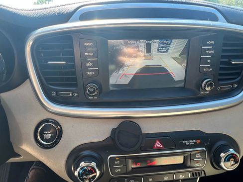 Used 2019 Kia Sorento EX FWD image 16
