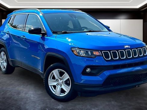 Used 2022 Jeep Compass Latitude w/ Convenience Group AWD/4WD image 1