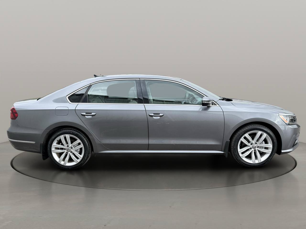 Used 2018 Volkswagen Passat 2.0T SE FWD image 9