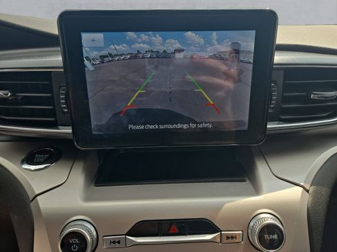 Certified 2022 Ford Explorer XLT w/ Equipment Group 202A image 19