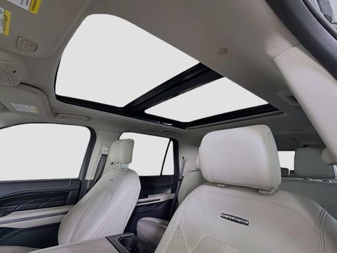 Used 2018 Ford Expedition Platinum RWD image 16