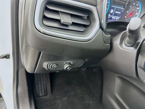 Used 2018 Chevrolet Equinox LT FWD image 9