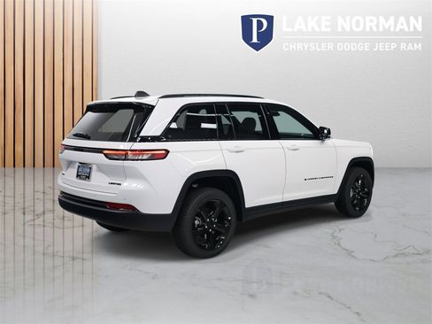 New 2024 Jeep Grand Cherokee Limited w/ Luxury Tech Group II image 4