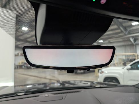 Used 2024 GMC Yukon Denali Ultimate image 28