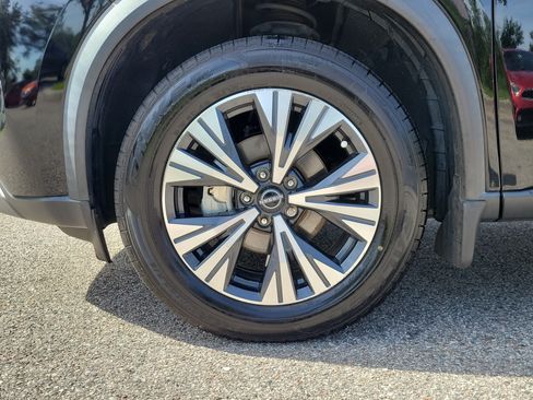 Certified 2022 Nissan Rogue SV FWD image 10