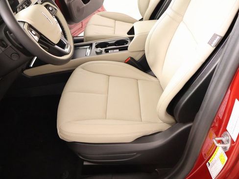 New 2026 Lincoln Corsair Premiere image 12