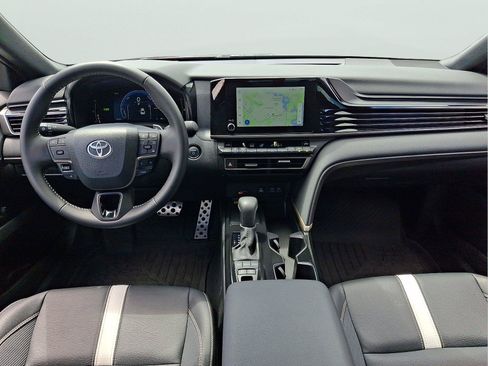 Used 2025 Toyota Camry SE FWD image 9