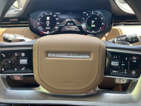 Used 2025 Land Rover Range Rover SE image 10