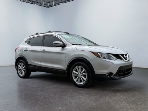 Used 2018 Nissan Rogue Sport SV w/ SV All-Weather Package AWD/4WD image 3