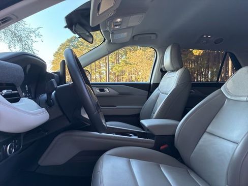 Used 2025 Ford Explorer Active w/ Active Comfort Package image 22