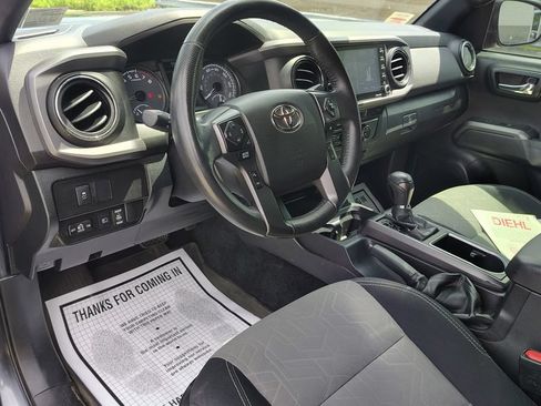 Used 2021 Toyota Tacoma TRD Off-Road w/ Technology Package AWD/4WD image 15