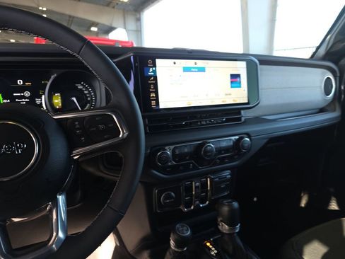 Certified 2025 Jeep Wrangler Unlimited Sahara w/ Safety Group image 4