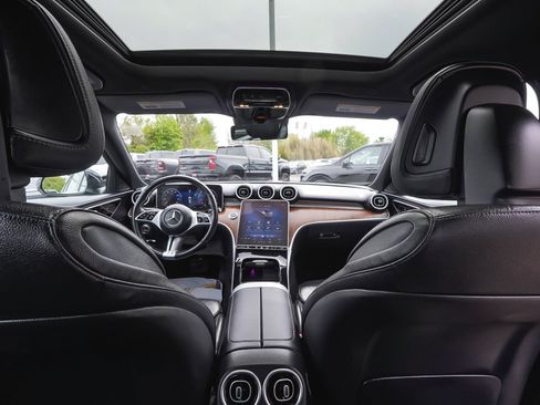 Used 2025 Mercedes-Benz C 300 4MATIC Sedan image 36