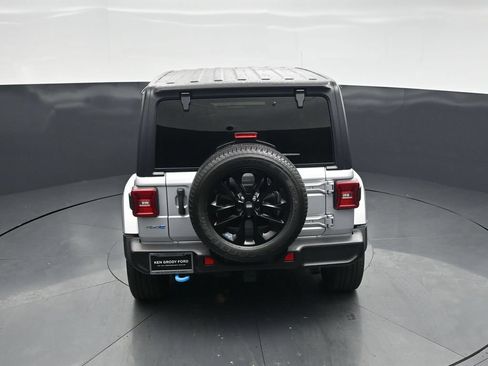 Used 2023 Jeep Wrangler Unlimited Sahara w/ Cold Weather Group AWD/4WD image 39