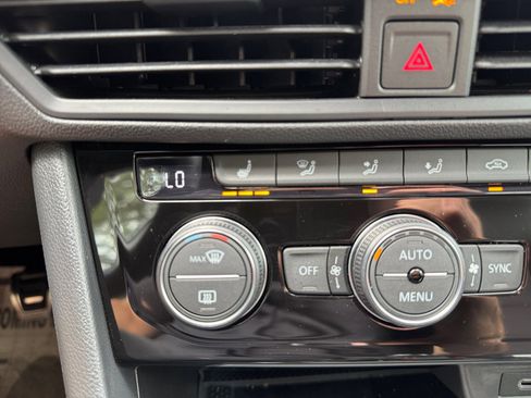 Used 2023 Volkswagen Jetta GLI Autobahn image 22