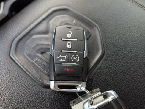 Used 2022 RAM 1500 Laramie AWD/4WD image 28