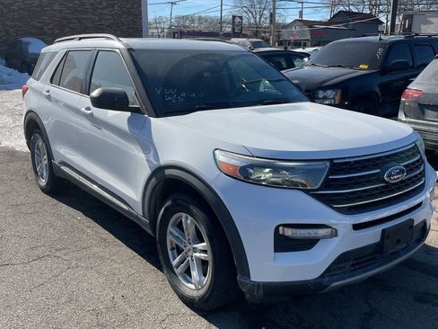 Used 2021 Ford Explorer XLT w/ Equipment Group 202A image 4
