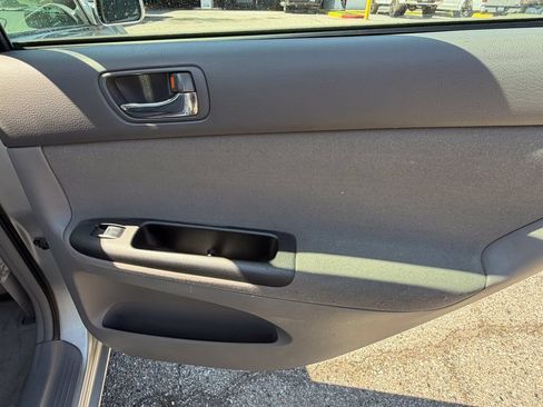 Used 2006 Toyota Camry LE FWD image 13