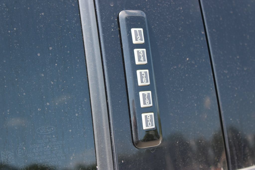 Used 2023 Ford F150 Lariat AWD/4WD image 23