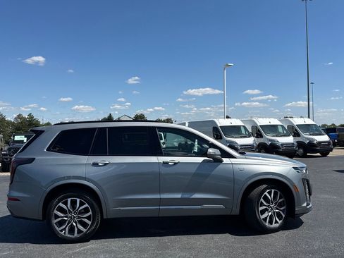 Used 2024 Cadillac XT6 Sport image 2