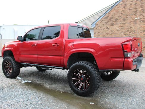 Used 2019 Toyota Tacoma SR image 4