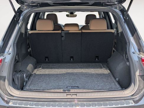 Used 2023 Volkswagen Tiguan SE w/ Panoramic Sunroof Package AWD/4WD image 35