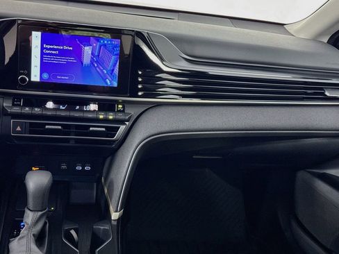 Used 2025 Toyota Camry LE FWD image 27