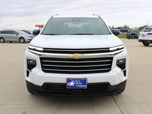 Used 2024 Chevrolet Traverse LT AWD/4WD image 2