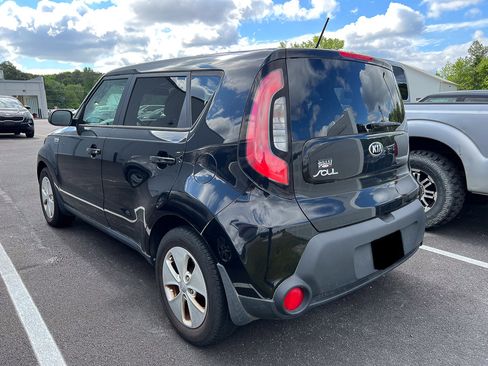 Used 2015 Kia Soul FWD image 2