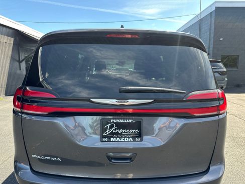 Used 2023 Chrysler Pacifica Touring-L FWD image 26