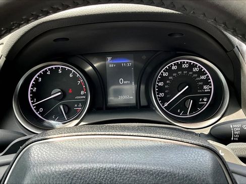 Used 2024 Toyota Camry SE image 26