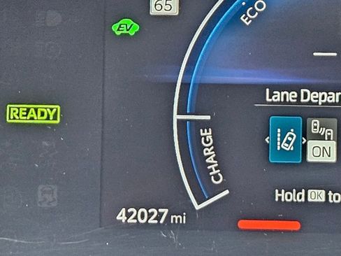 Used 2025 Toyota Camry LE image 13