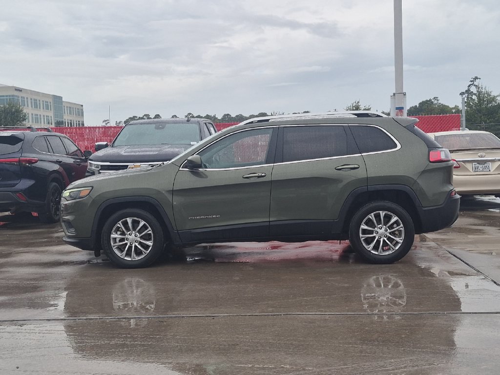 Used 2021 Jeep Cherokee Latitude Lux FWD image 3