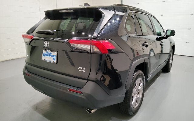 Used 2025 Toyota RAV4 XLE AWD/4WD image 12