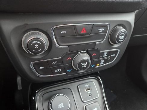 Used 2019 Jeep Compass Limited image 12