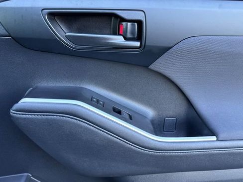 Used 2023 Toyota Highlander LE image 22