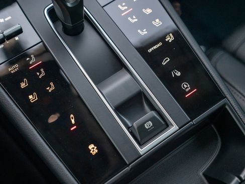 New 2026 Porsche Macan image 20